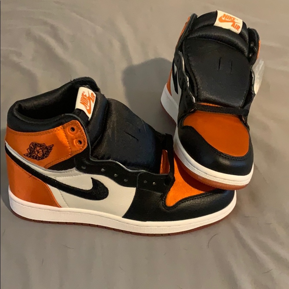 Air Jordan 1 Satin